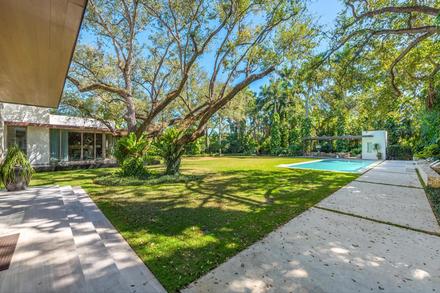 5490 Hammock Dr