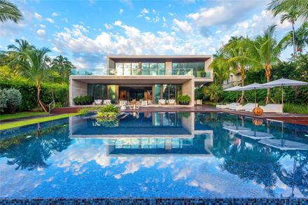 4395 PINE TREE DR