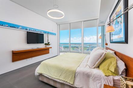 100 S Pointe Dr 3303