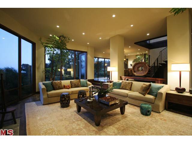 1810 Mango Way