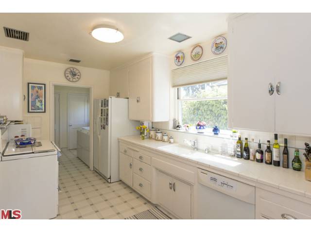 645 S Bundy Dr