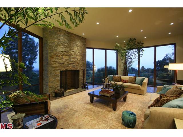 1810 Mango Way