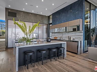 2304 Donella Cir