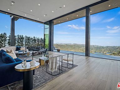 2304 Donella Cir