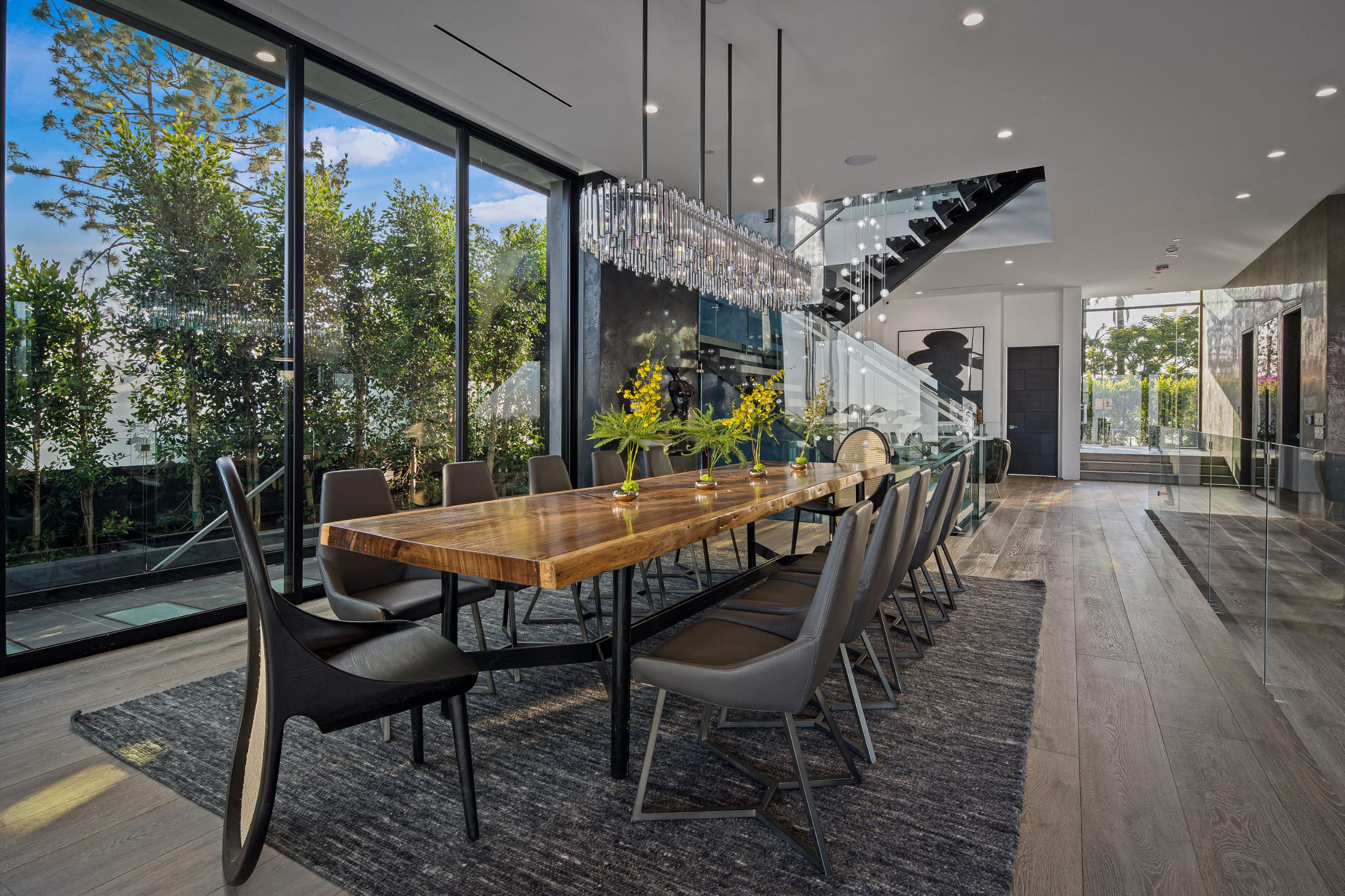 2304 Donella Cir