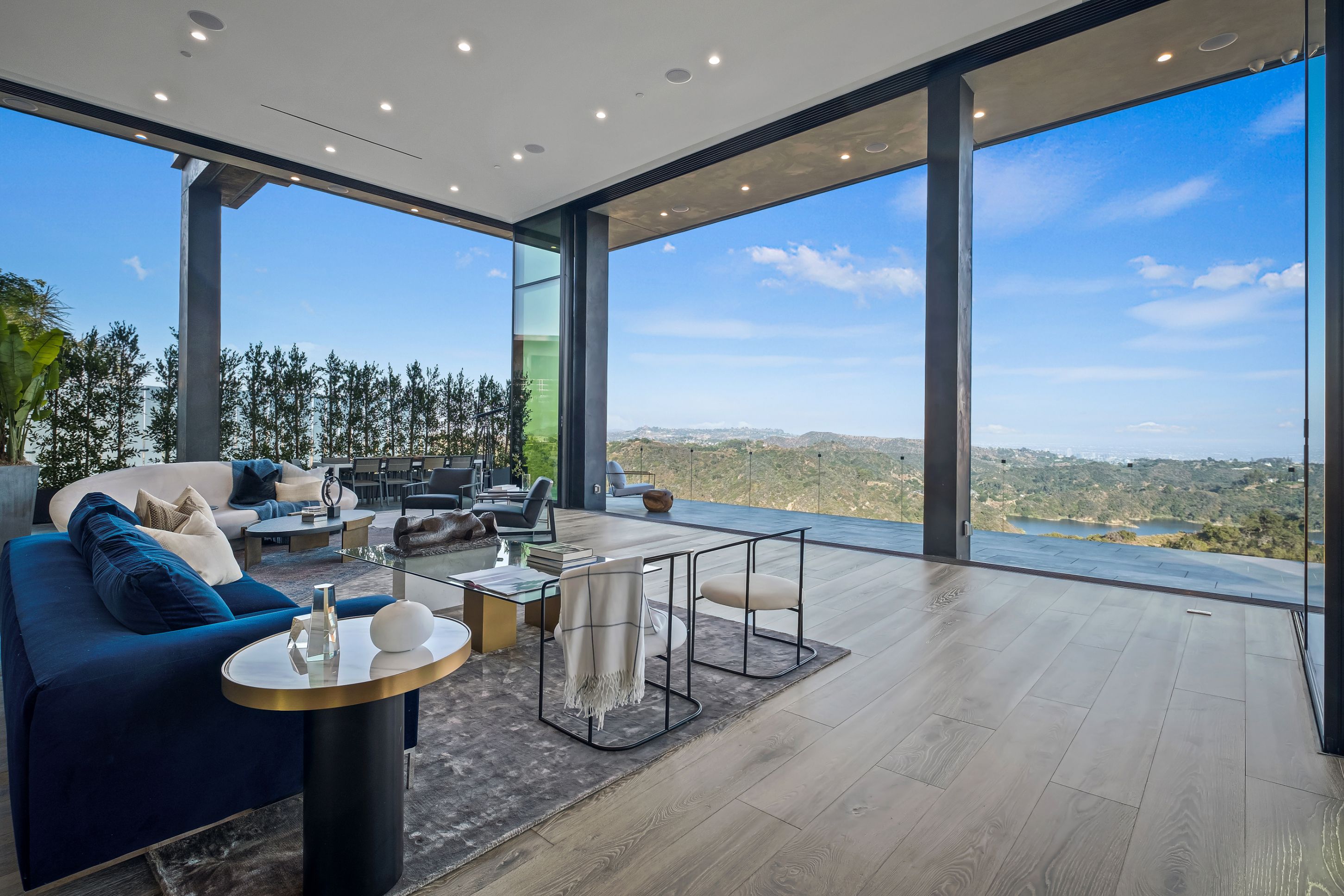 2304 Donella Cir