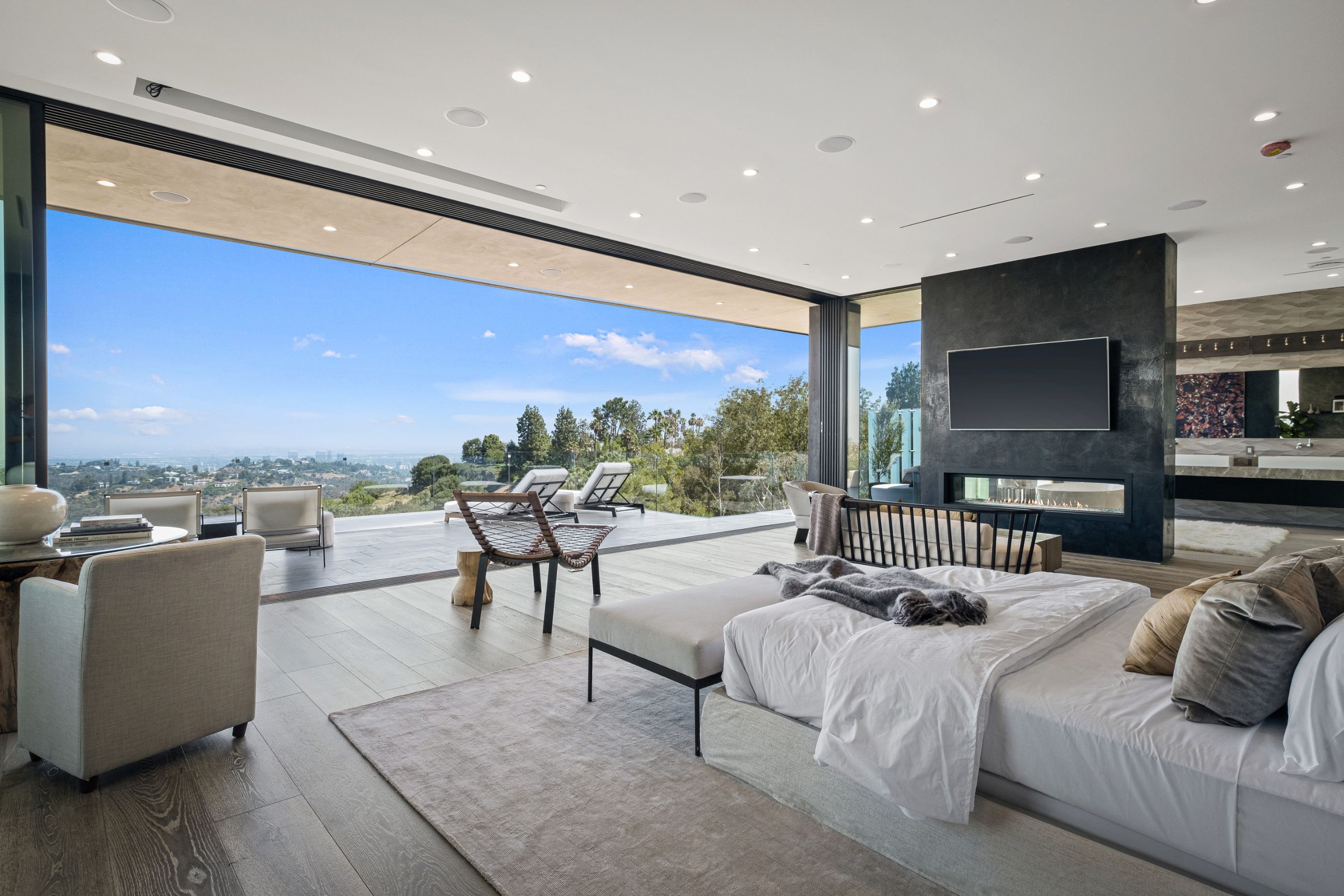 2304 Donella Cir