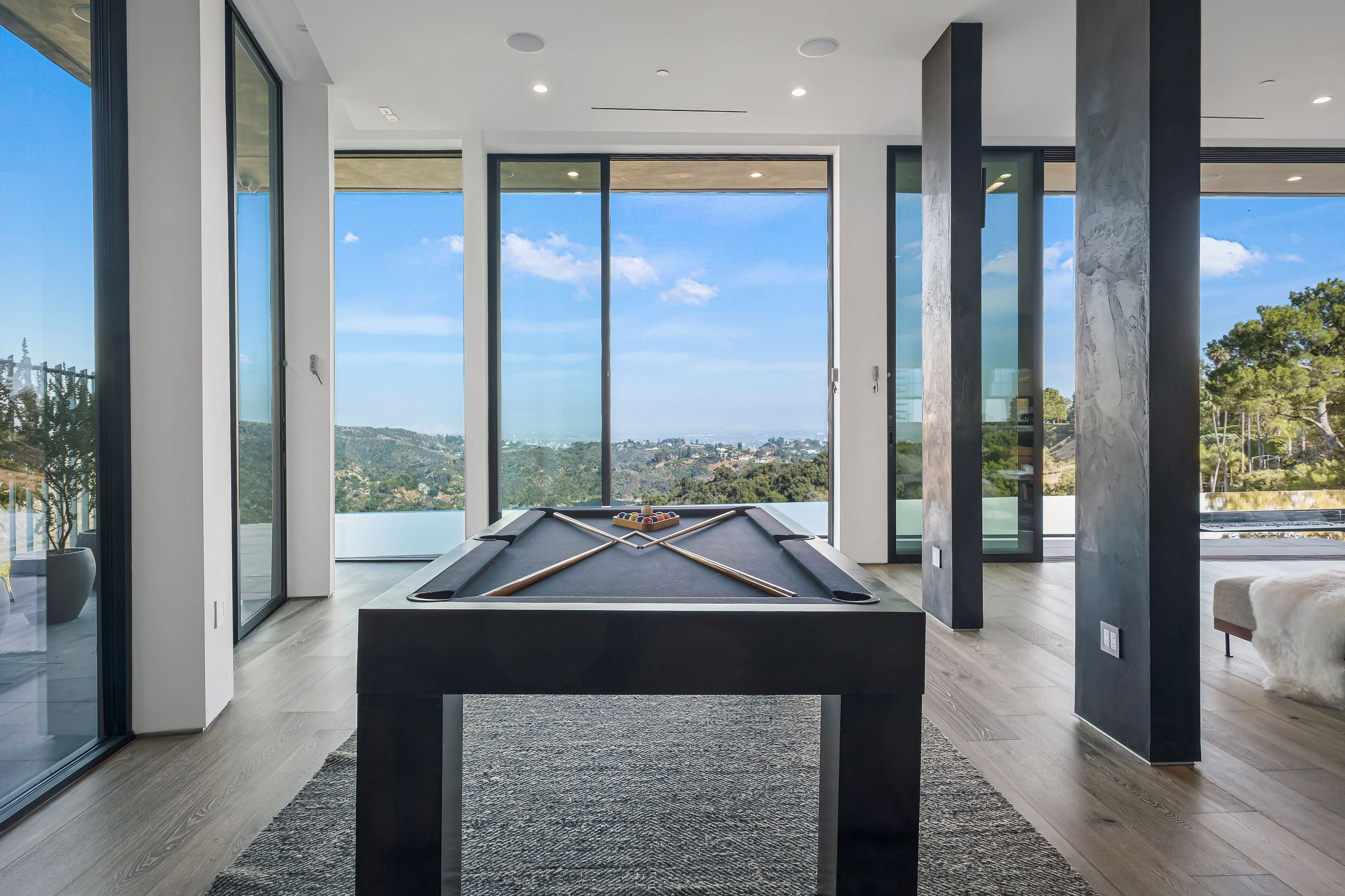 2304 Donella Cir