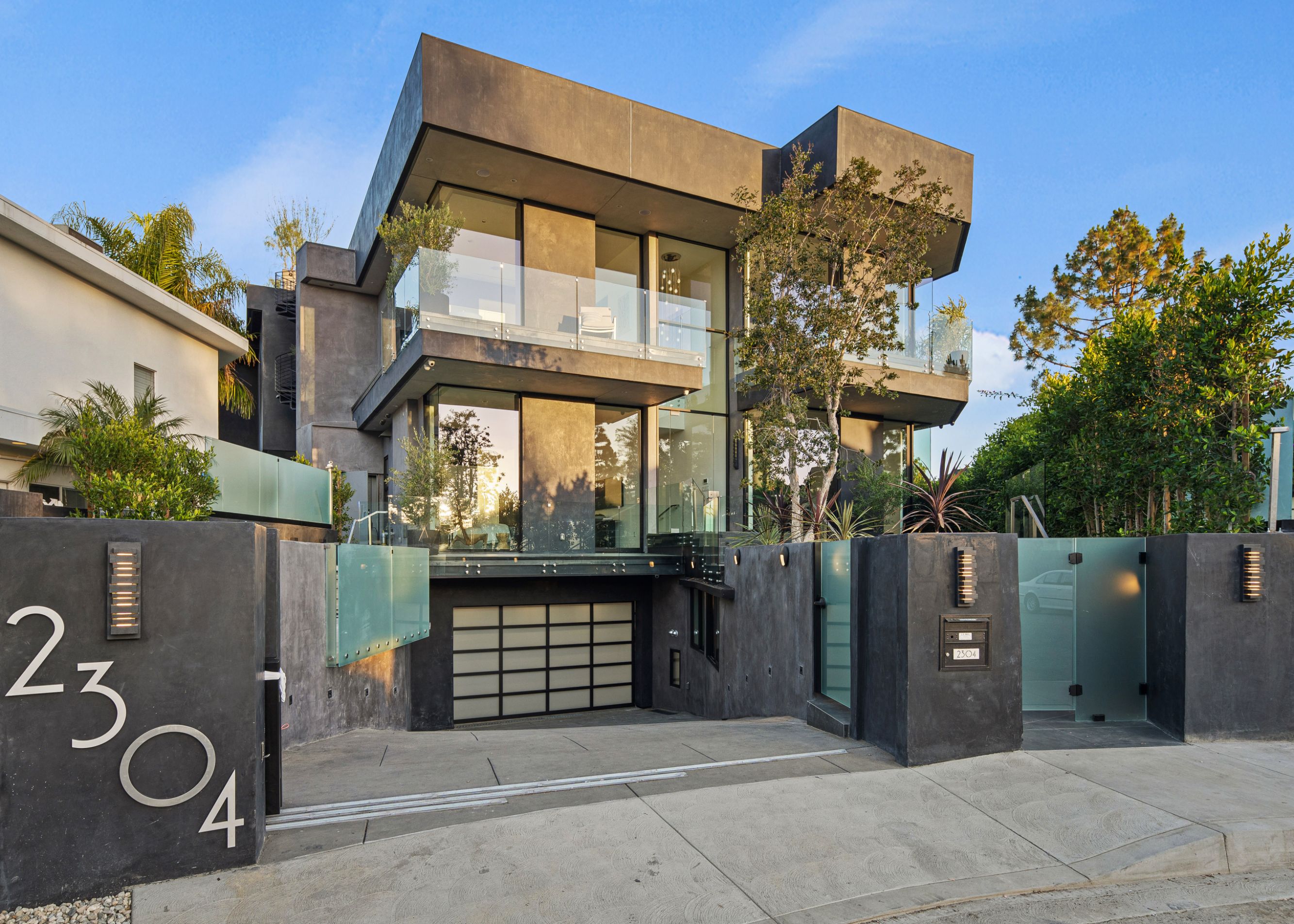 2304 Donella Cir