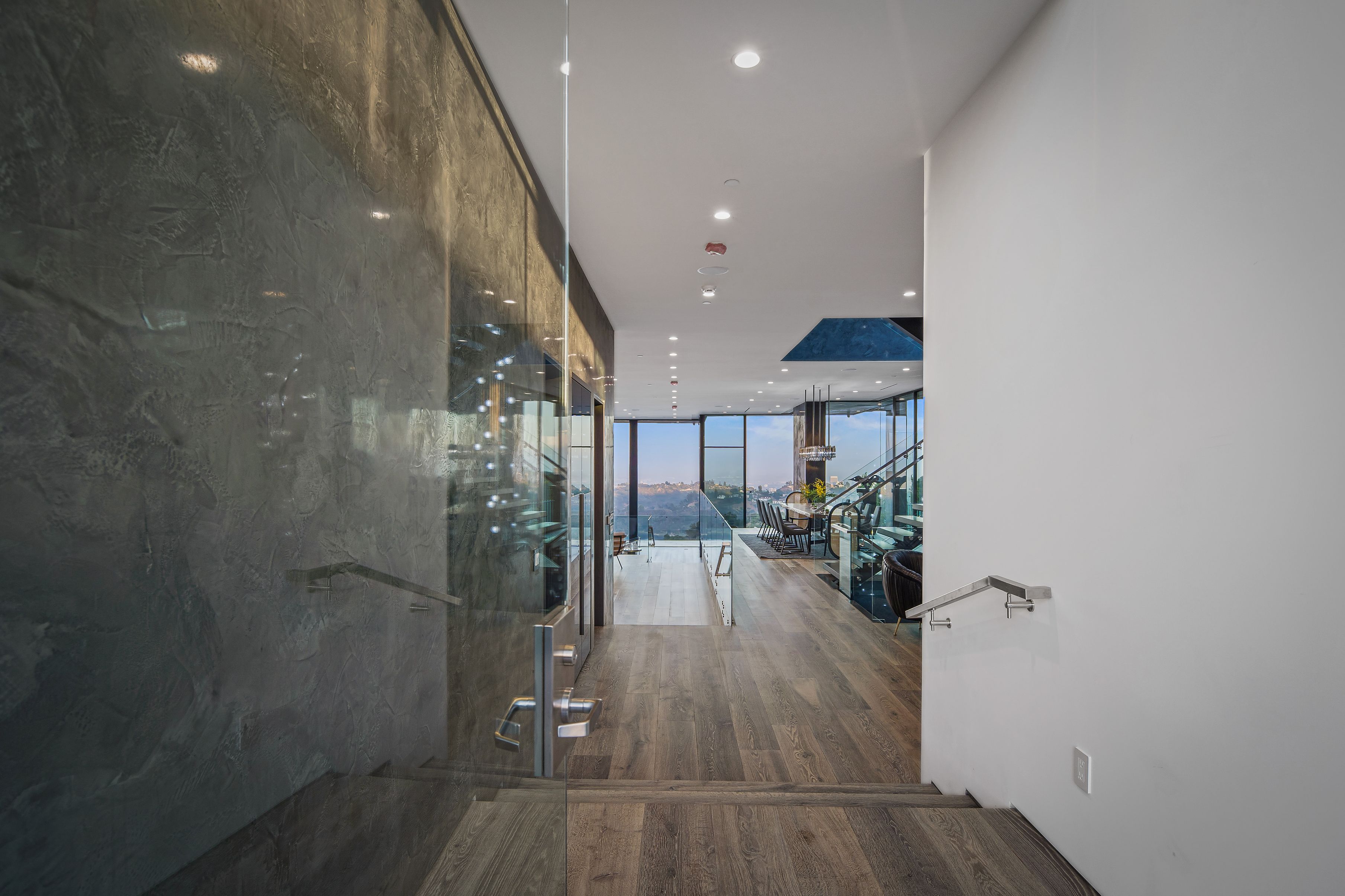 2304 Donella Cir