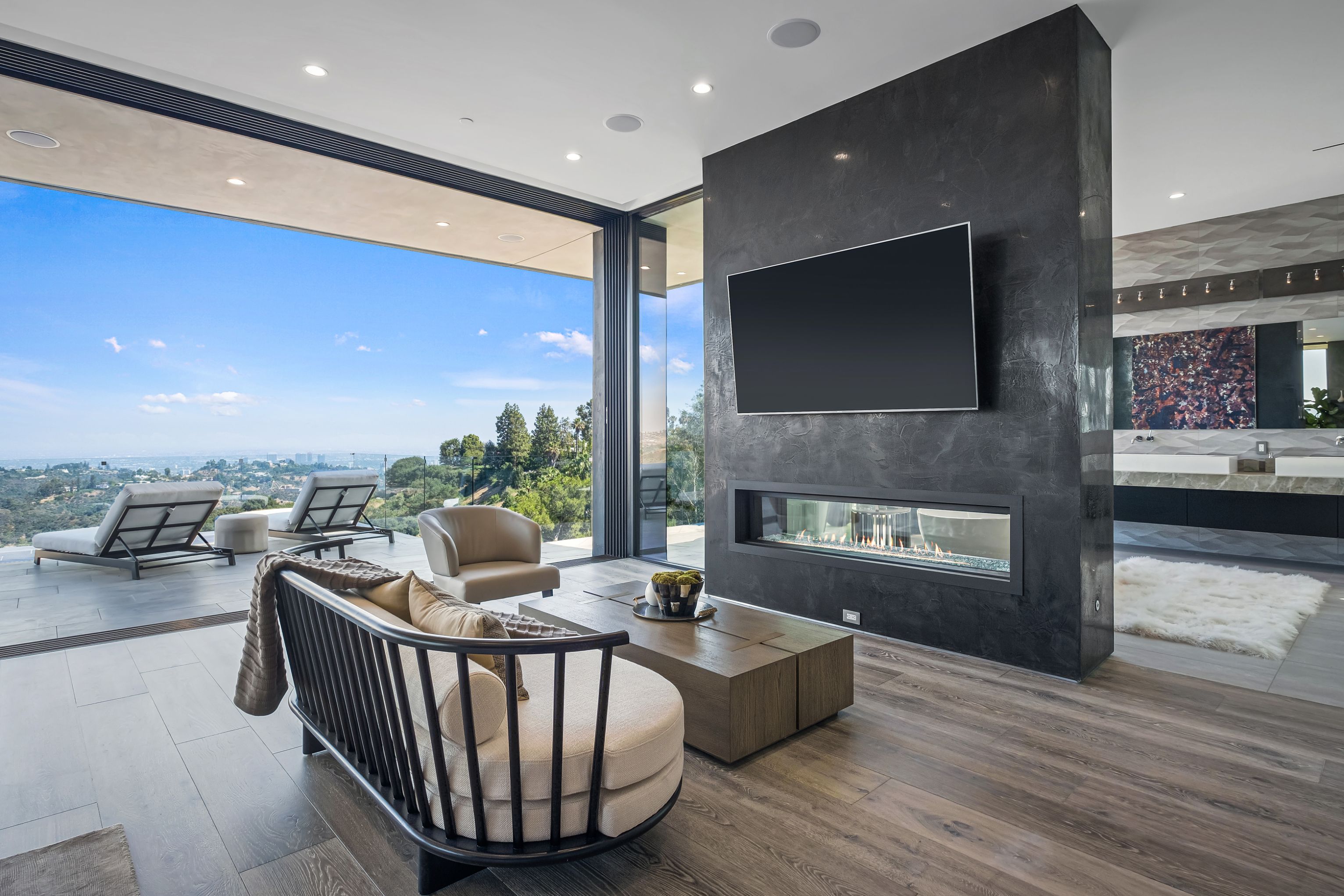 2304 Donella Cir