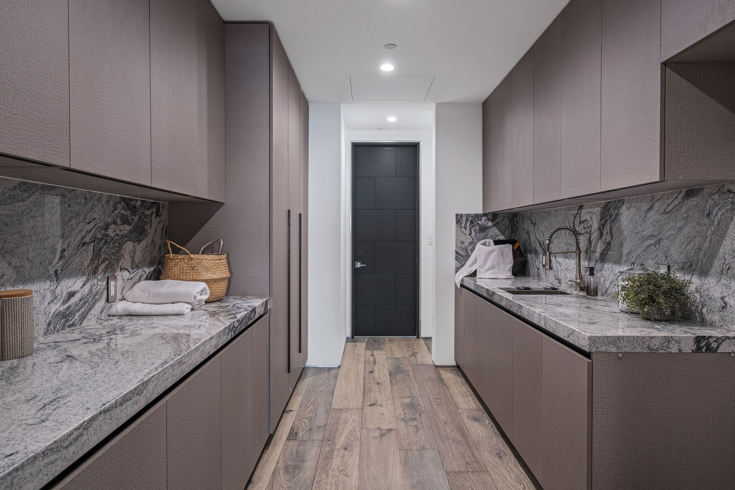 2304 Donella Cir