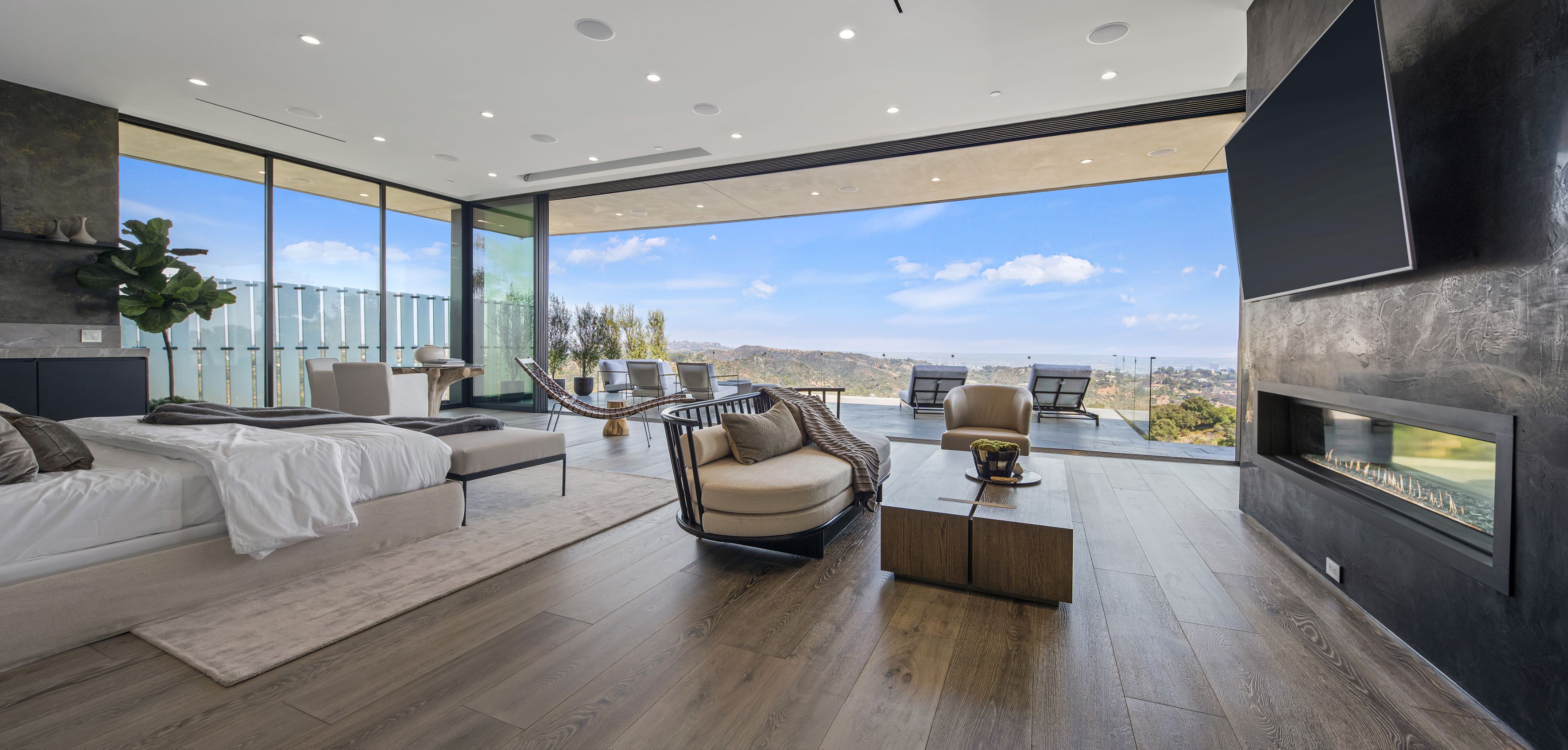 2304 Donella Cir