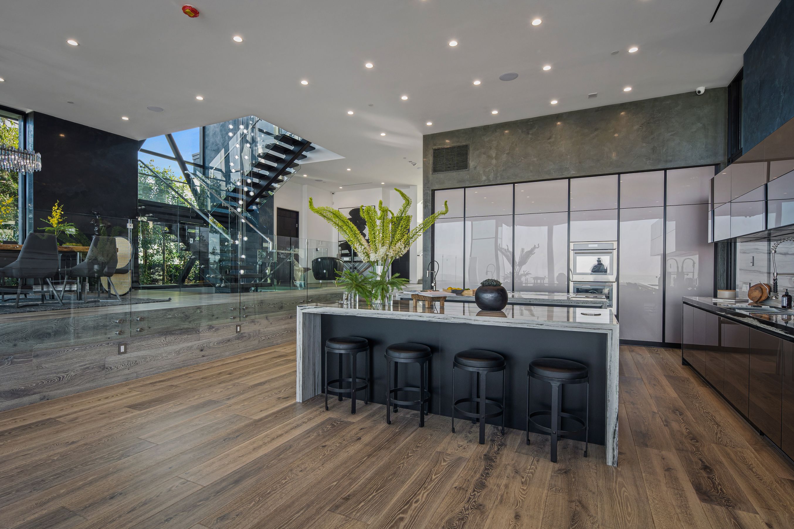 2304 Donella Cir