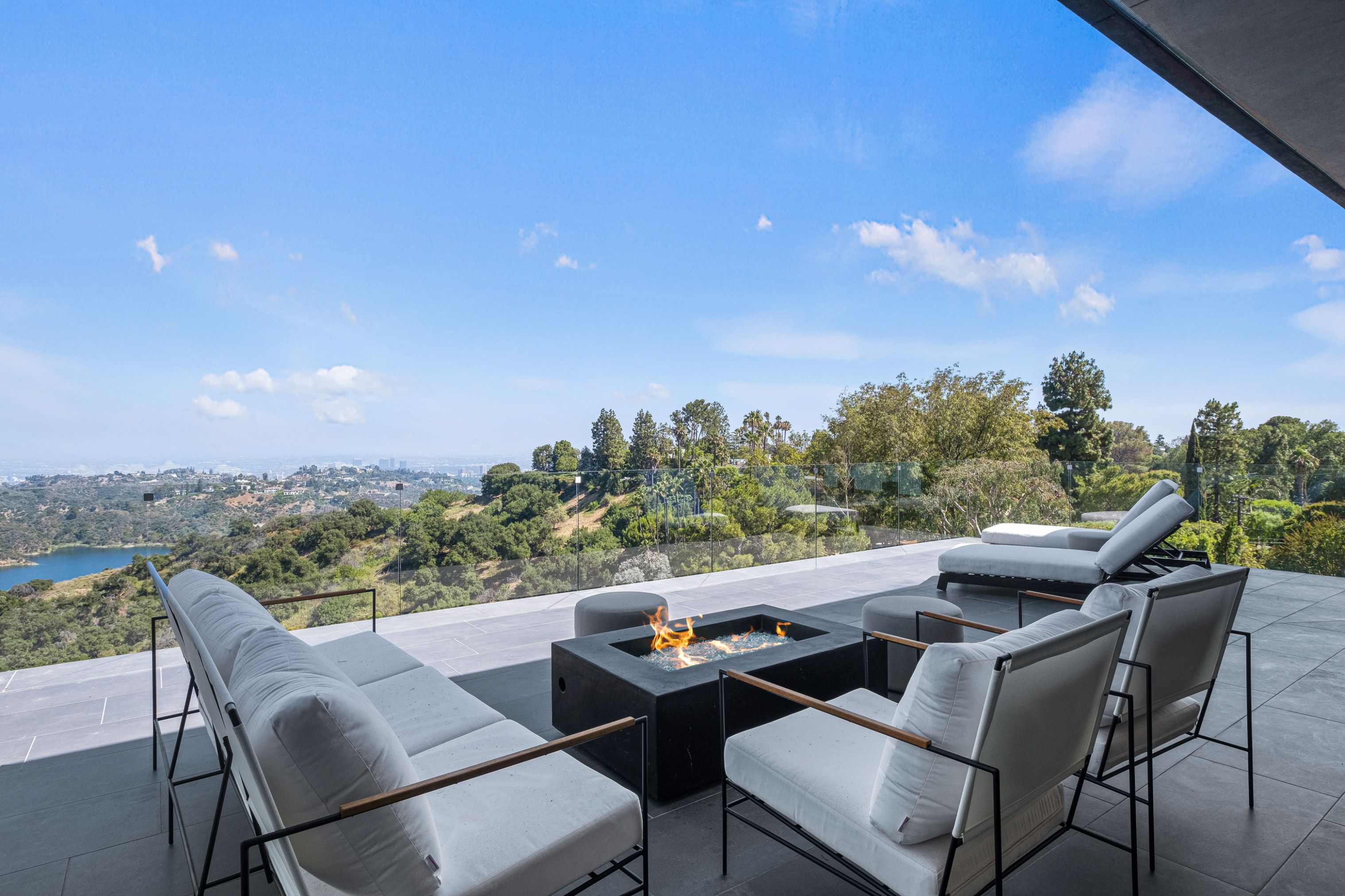 2304 Donella Cir
