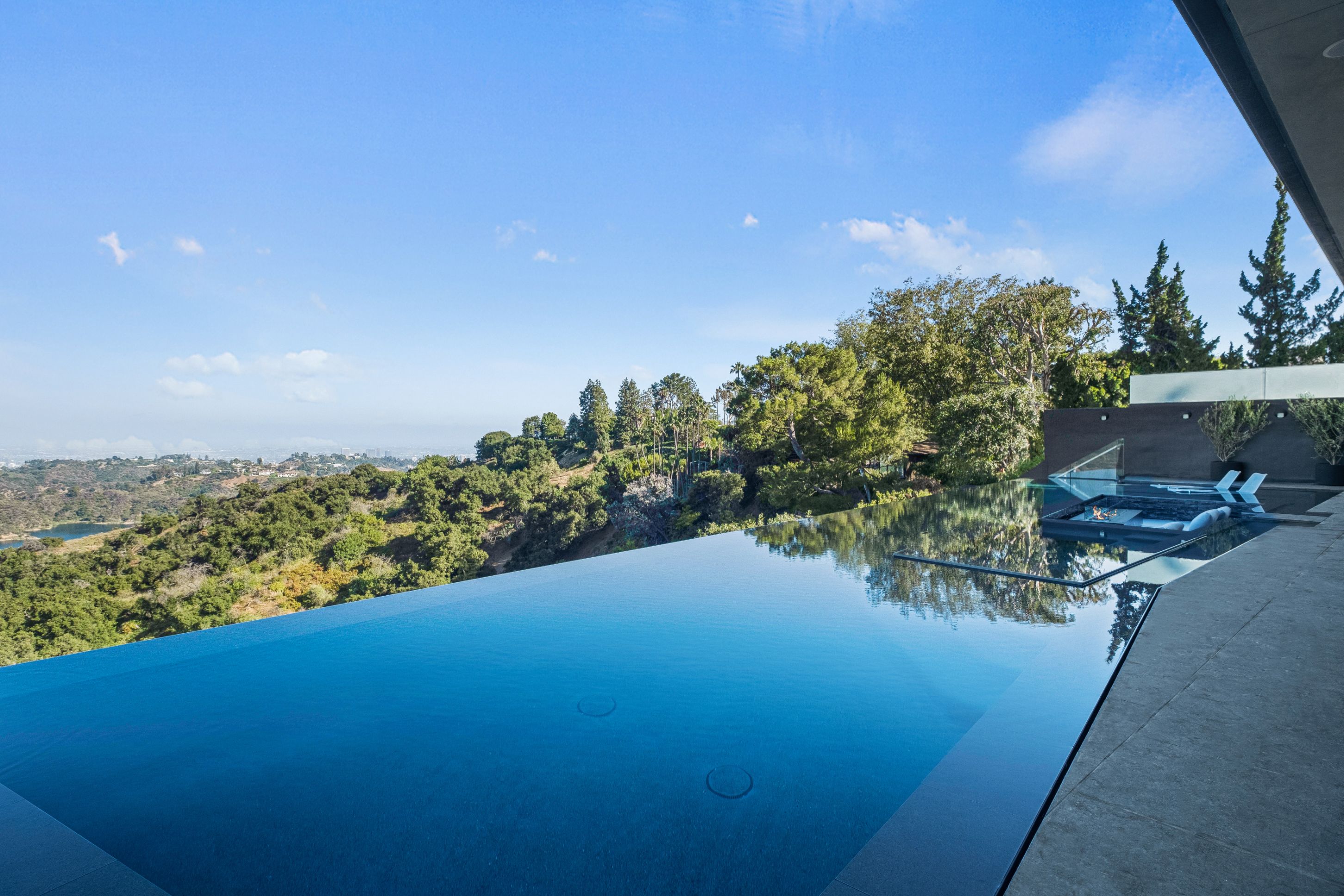 2304 Donella Cir