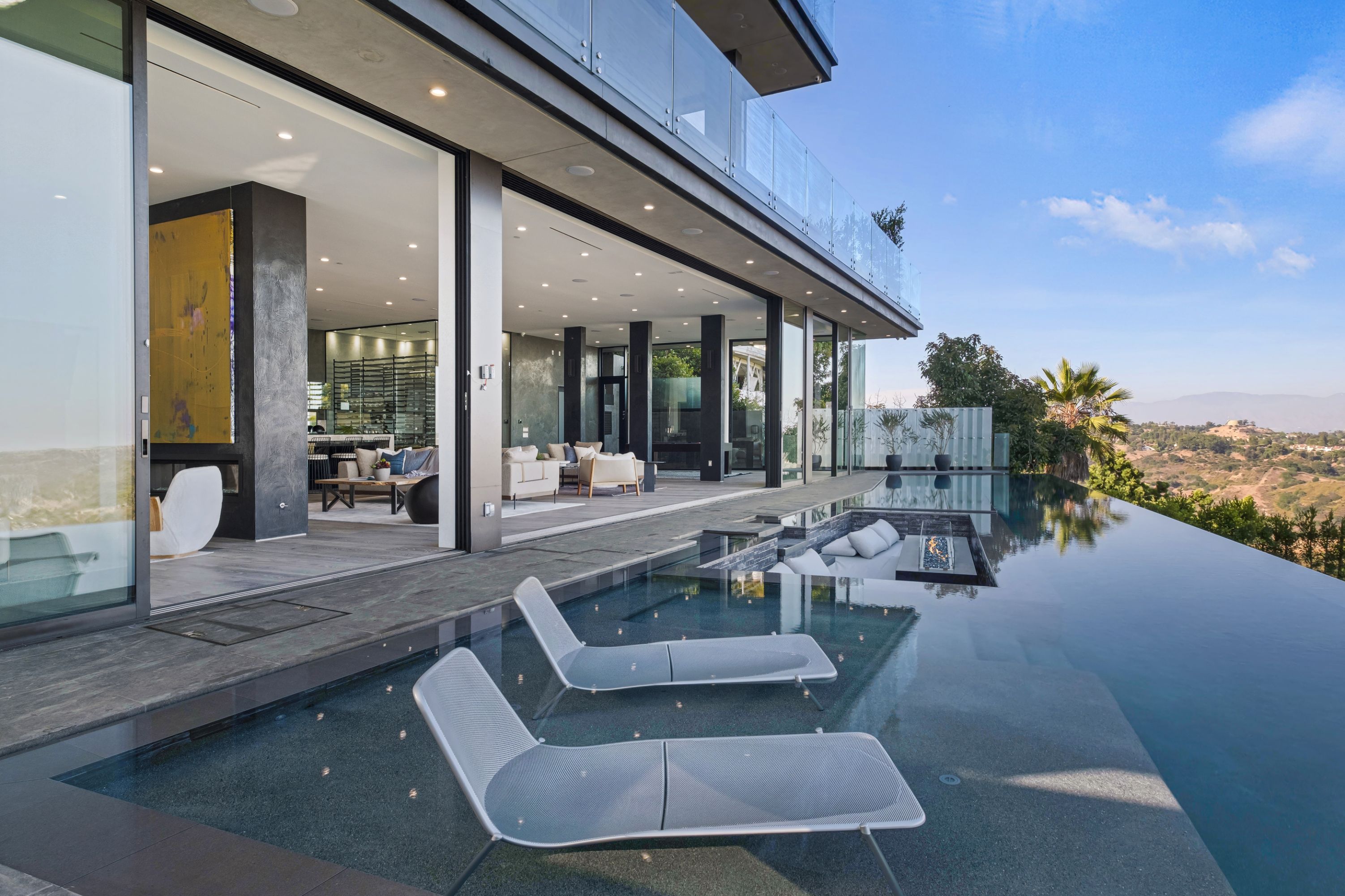 2304 Donella Cir