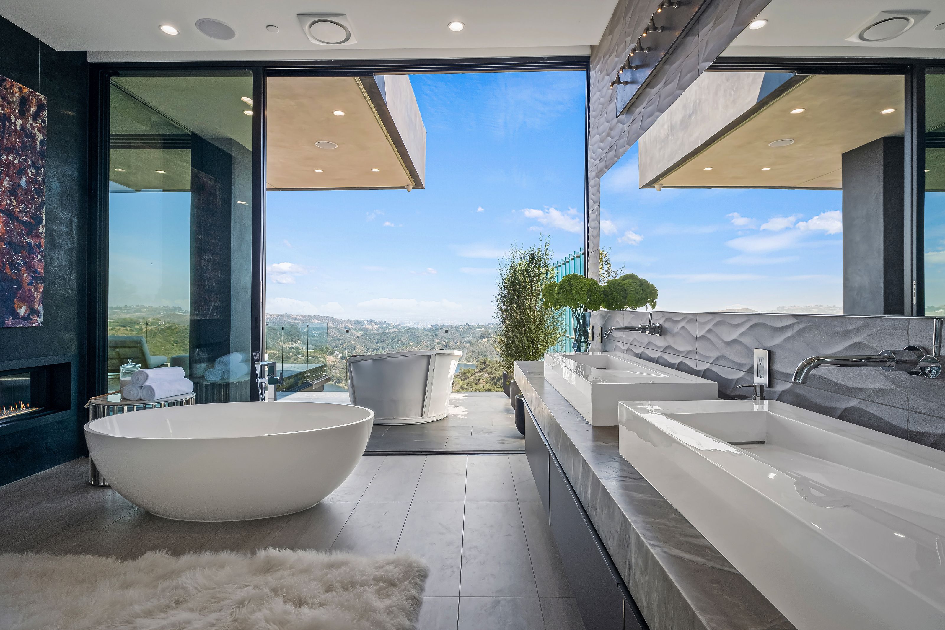 2304 Donella Cir