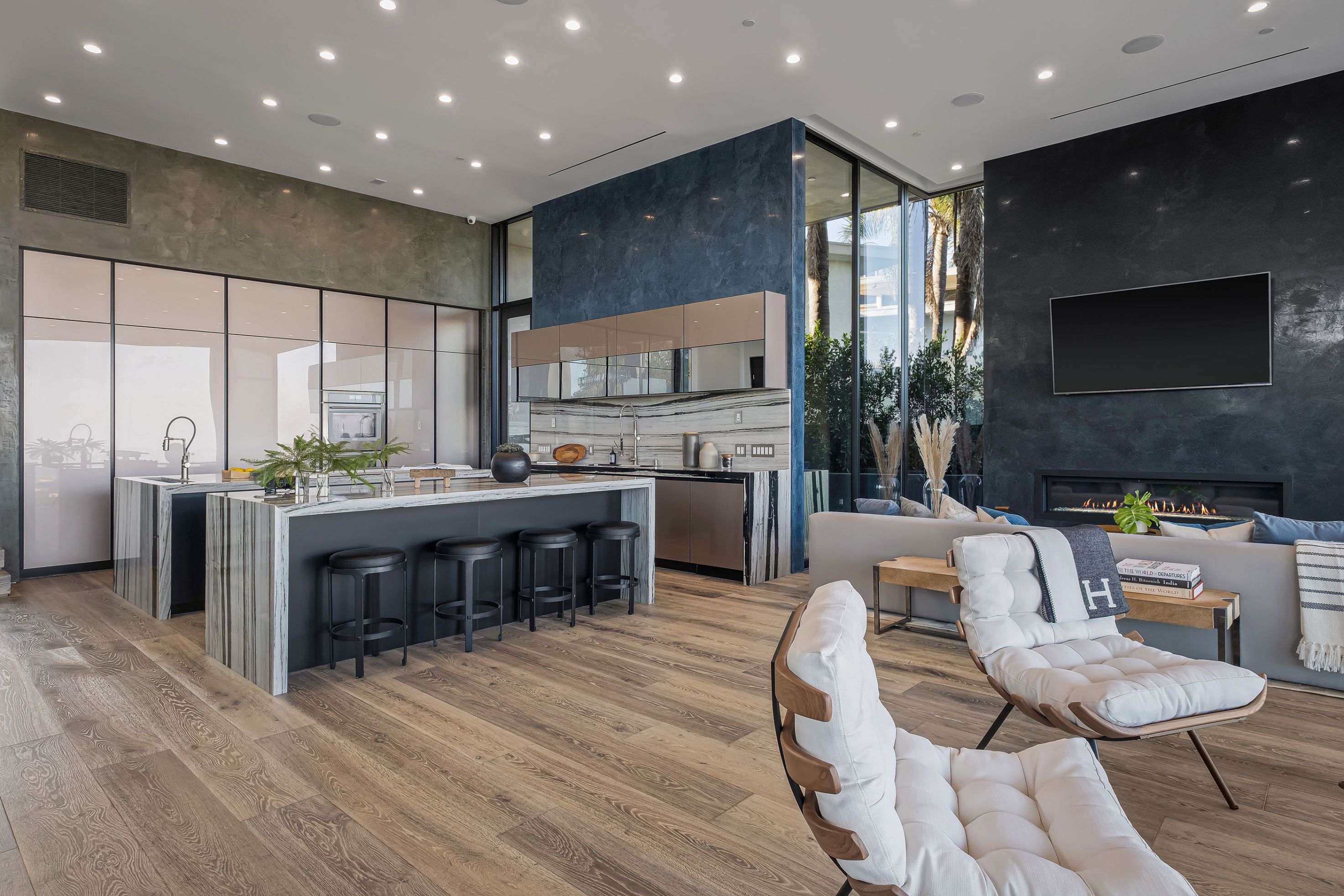 2304 Donella Cir