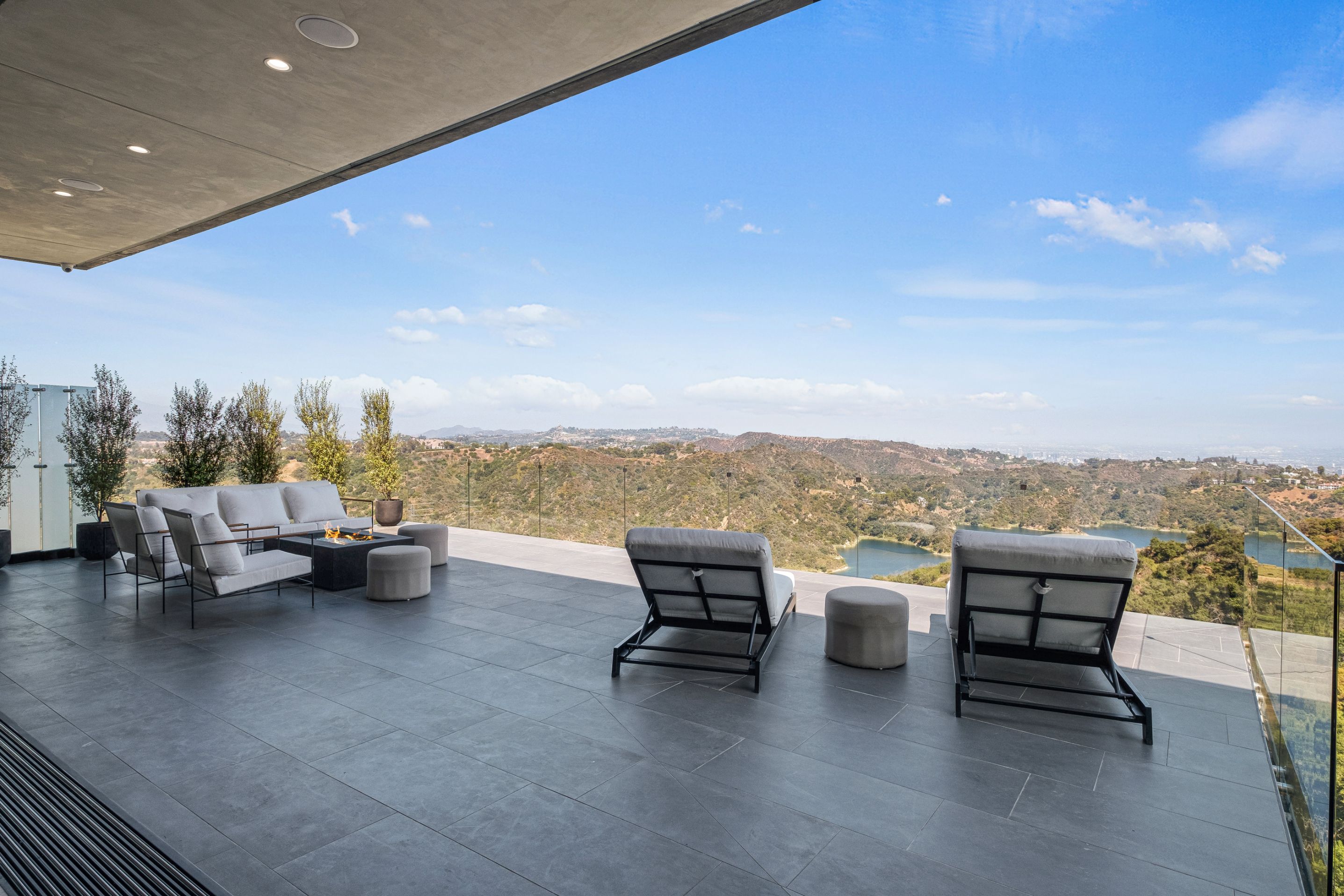 2304 Donella Cir