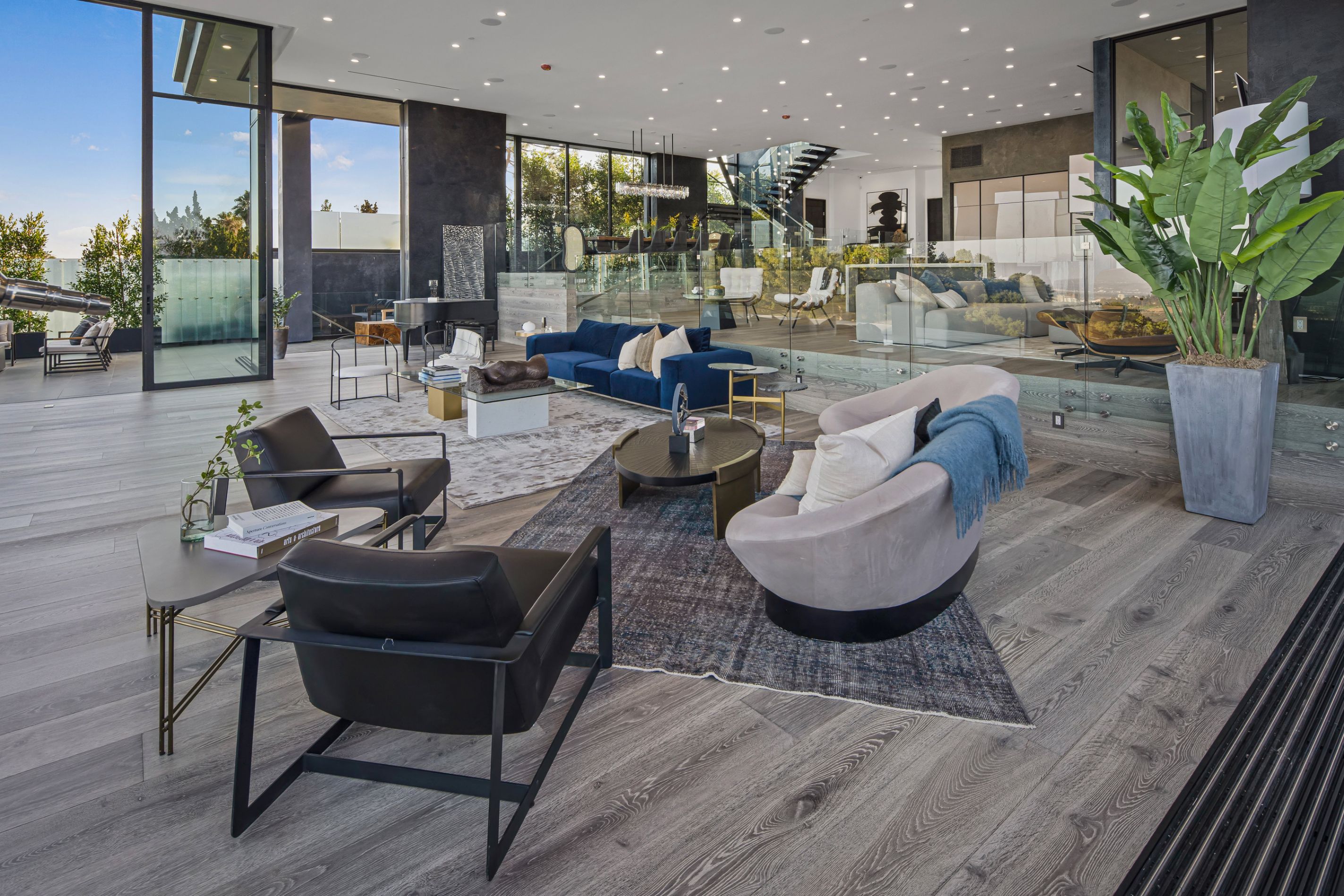 2304 Donella Cir
