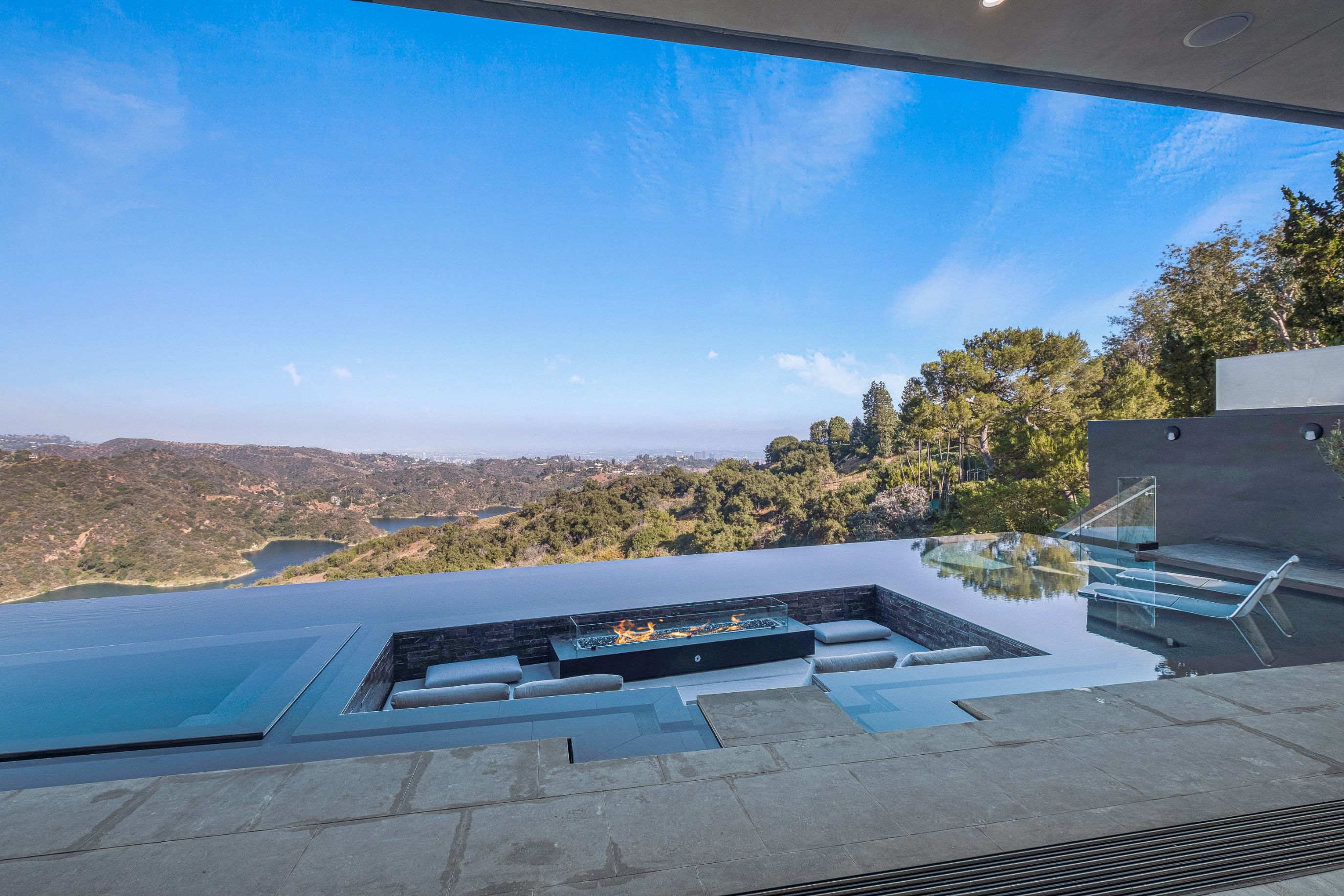 2304 Donella Cir