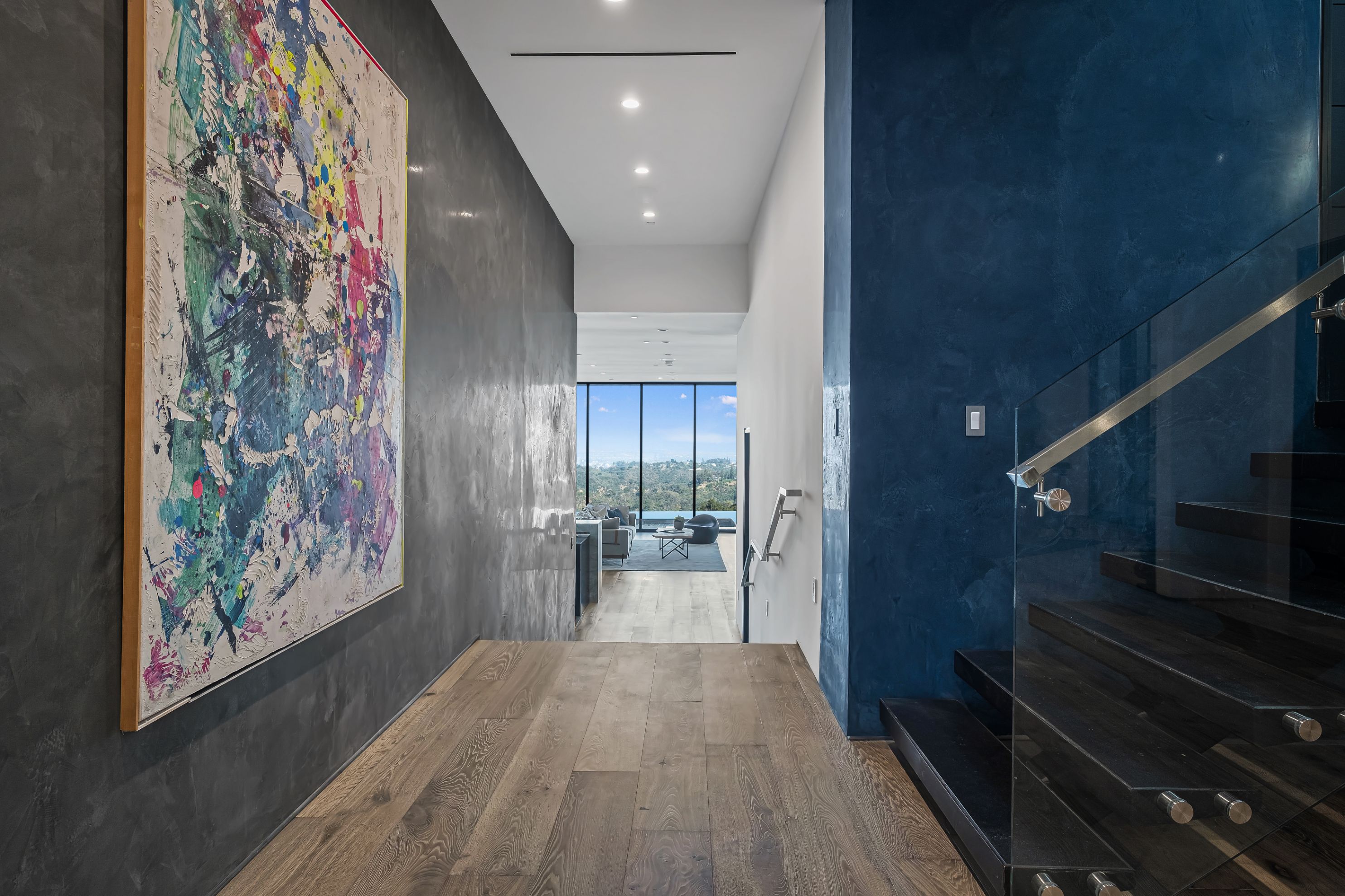 2304 Donella Cir