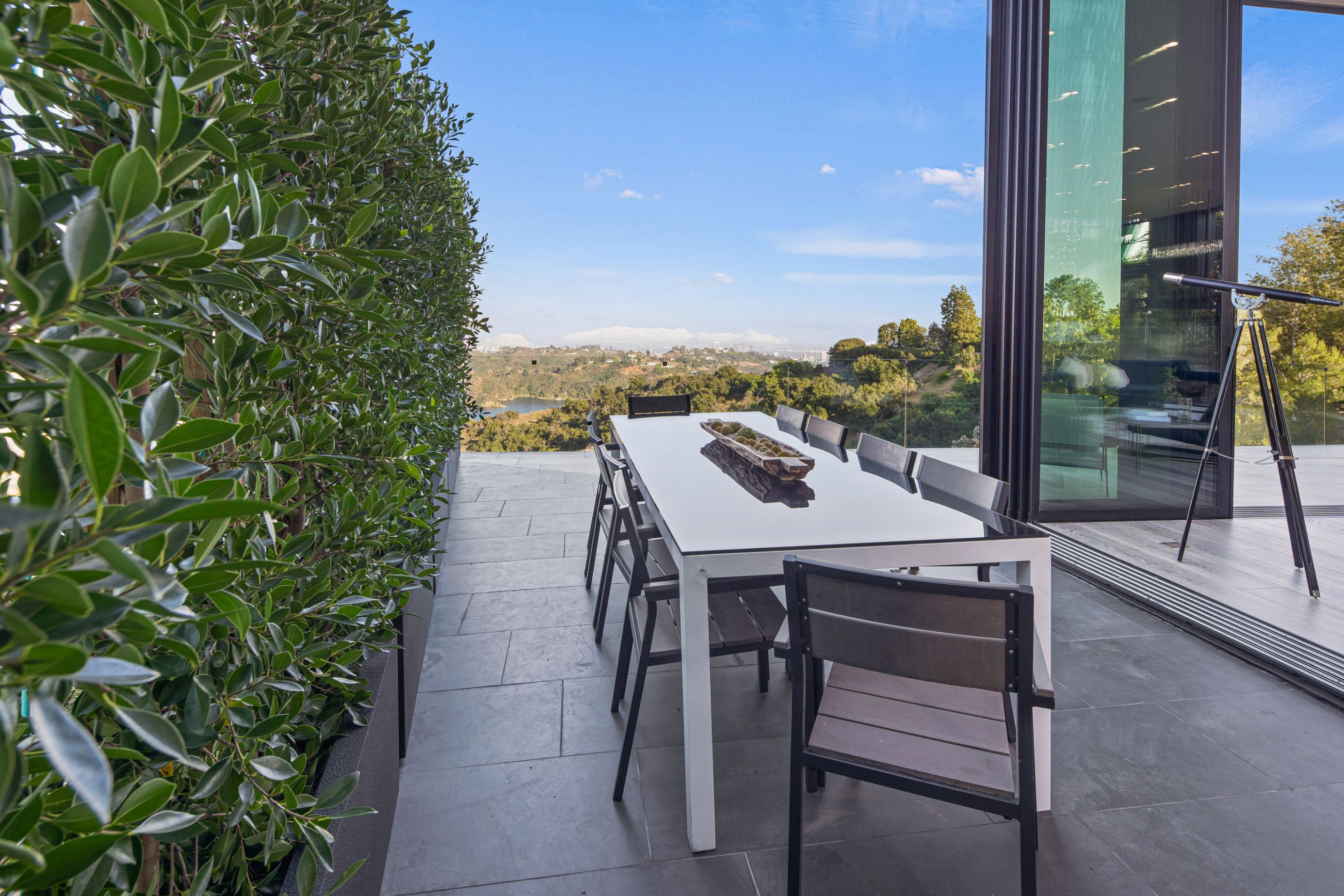 2304 Donella Cir