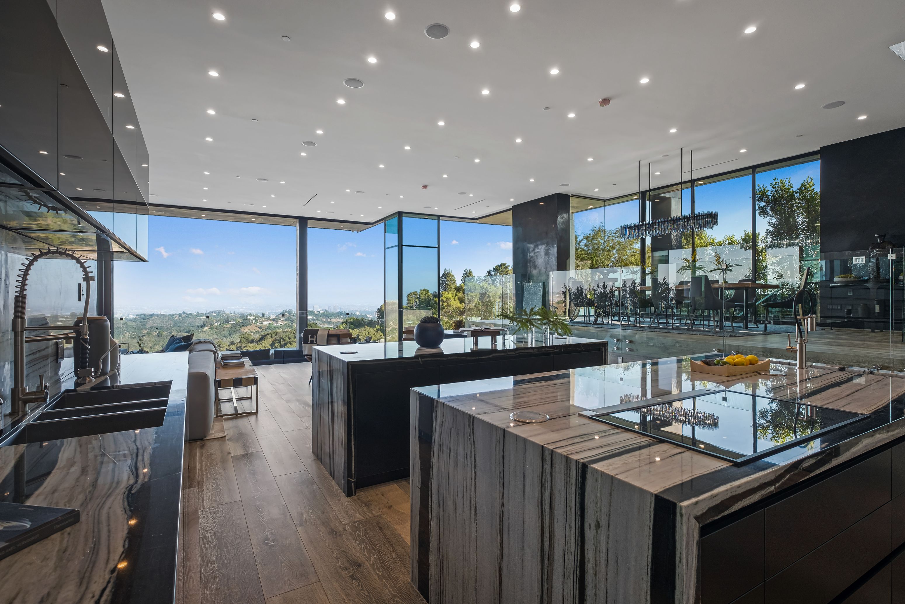 2304 Donella Cir