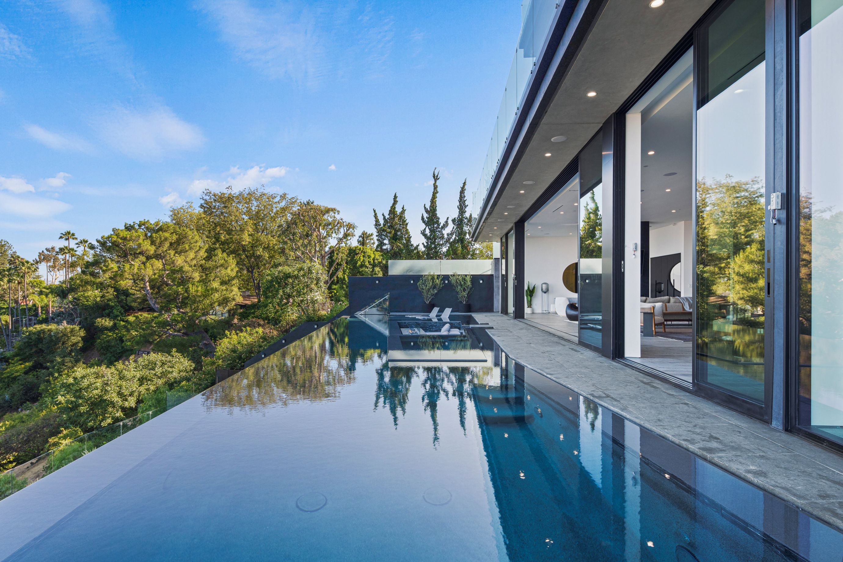 2304 Donella Cir