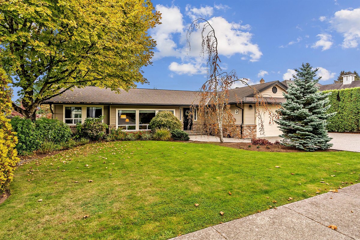 5680 Sunrise Crescent
