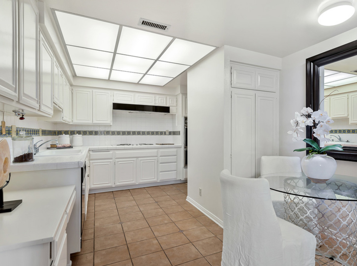 133 South Oakhurst Drive 305