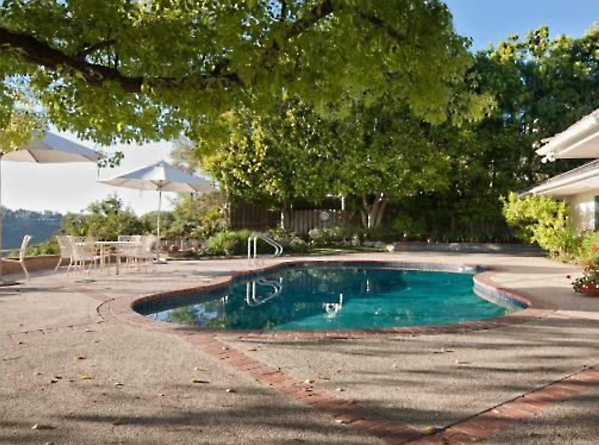 2271 Linda Flora Drive