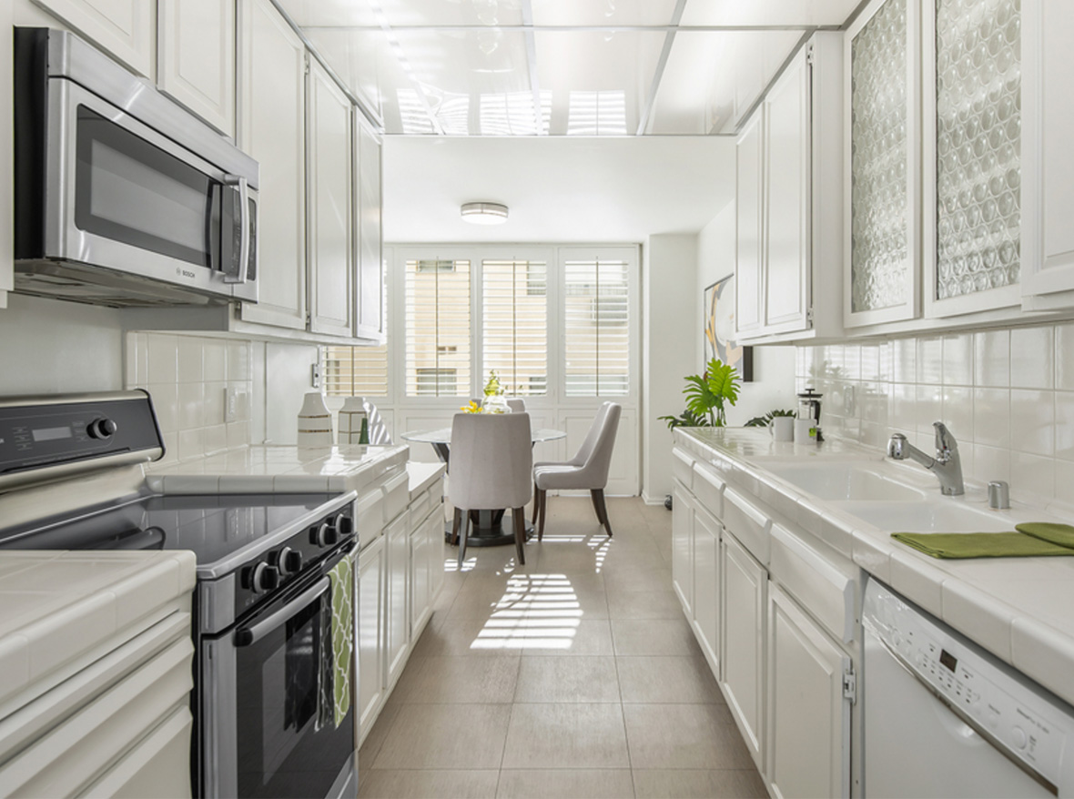 339 North Palm Drive 102