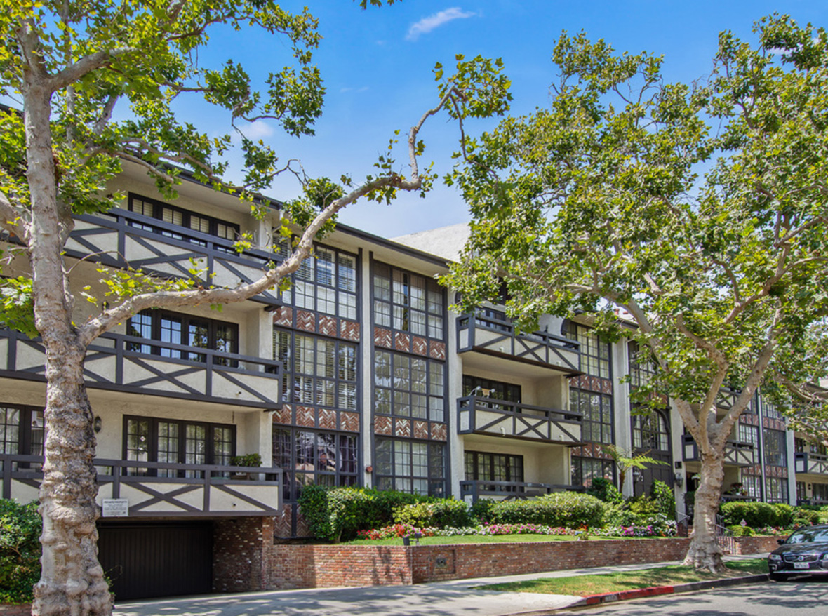 133 South Oakhurst Drive 305