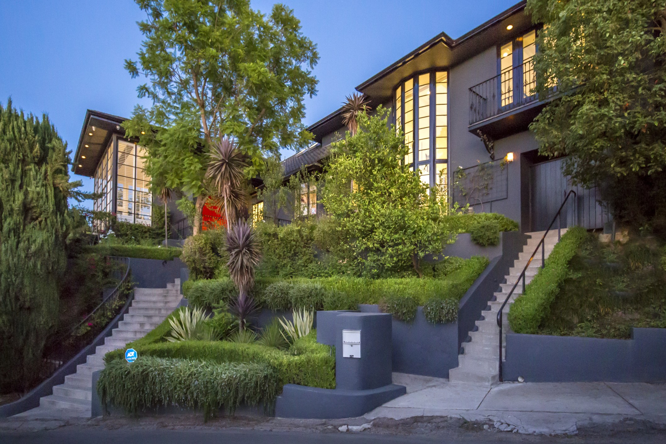 3430 Wonder View Dr.