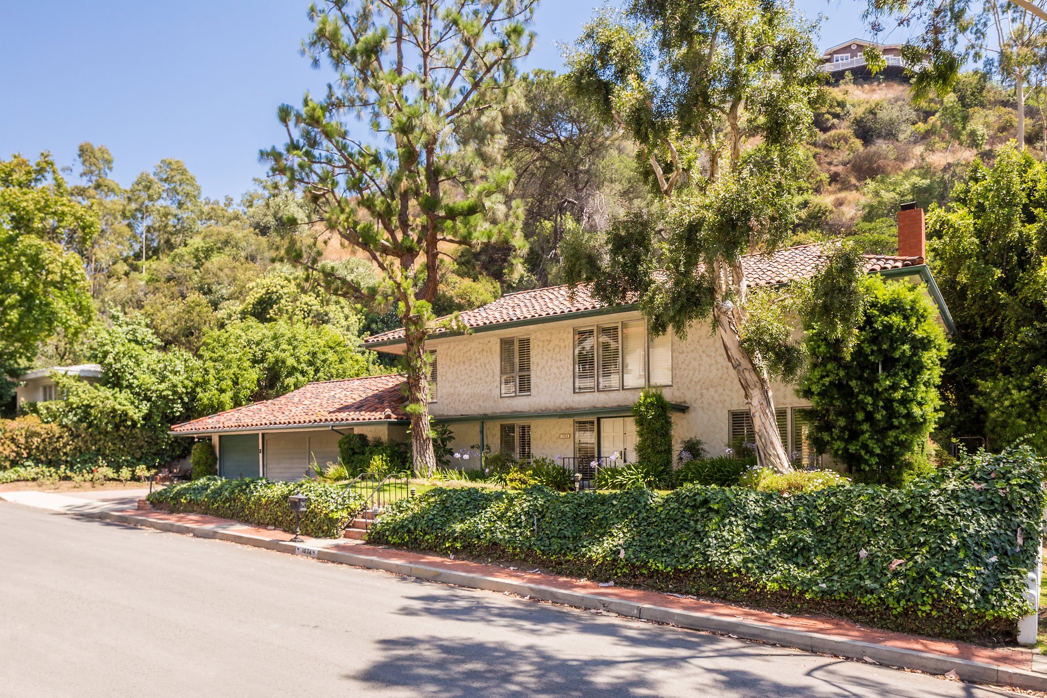 1074 Chantilly Rd