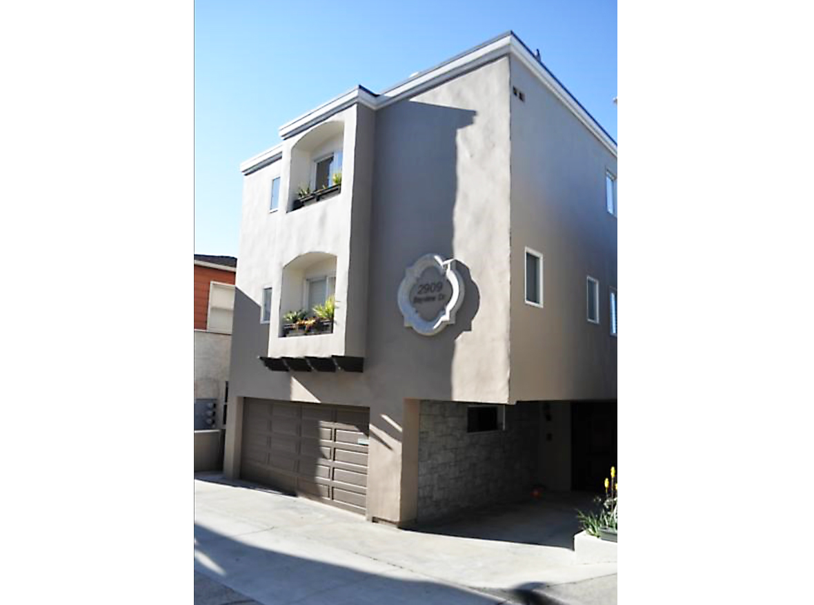 2909 Bayview Drive