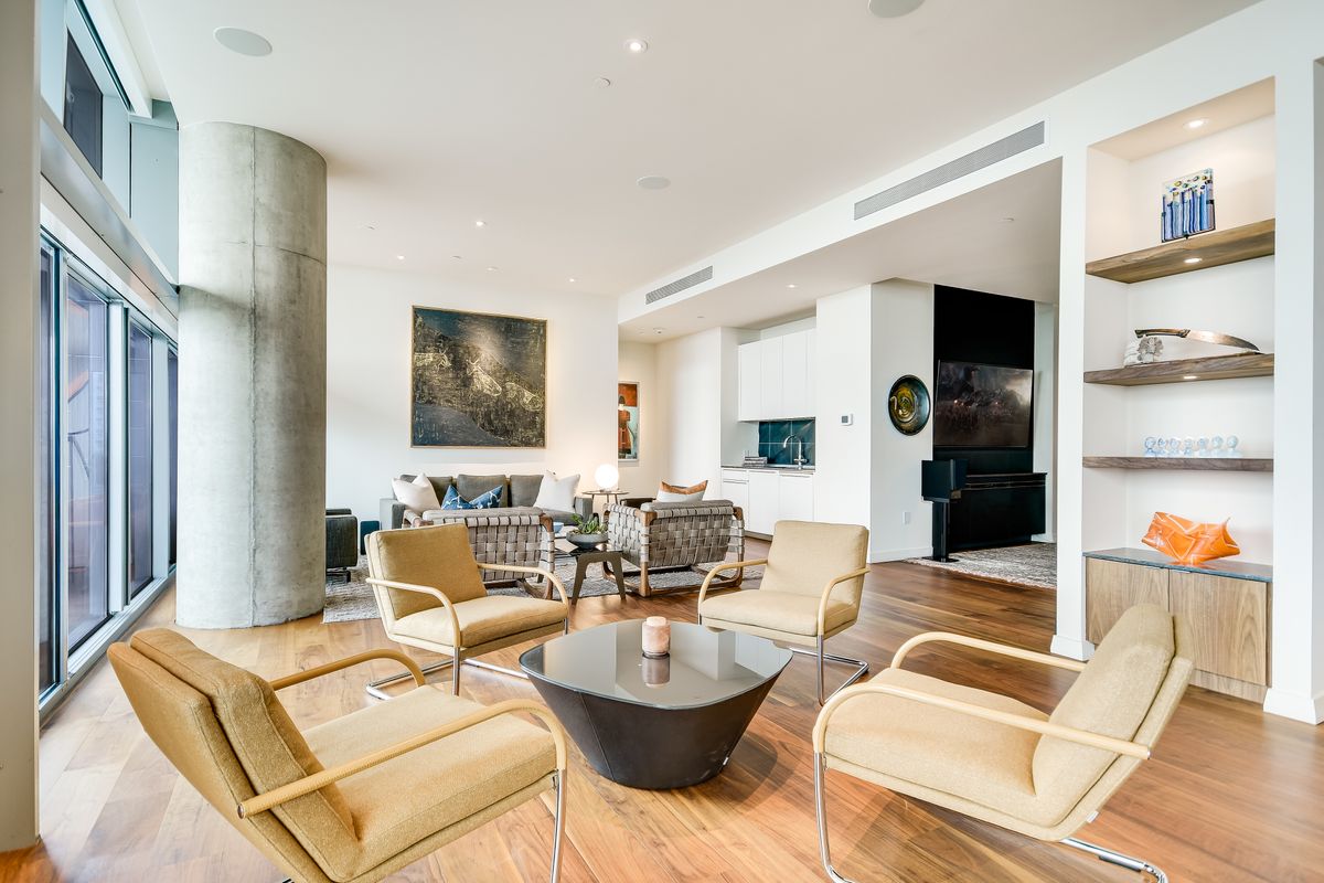 210 Lavaca St 3302