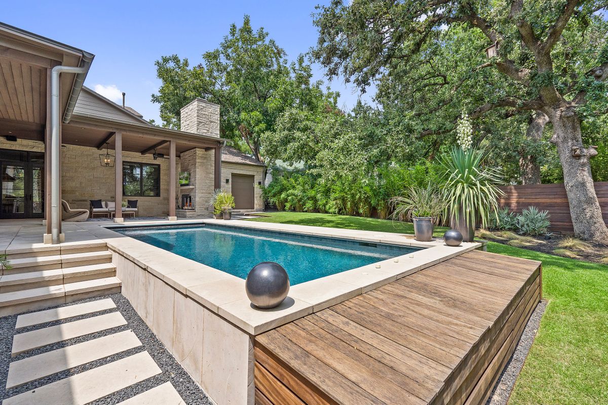 1901 Vista Lane
