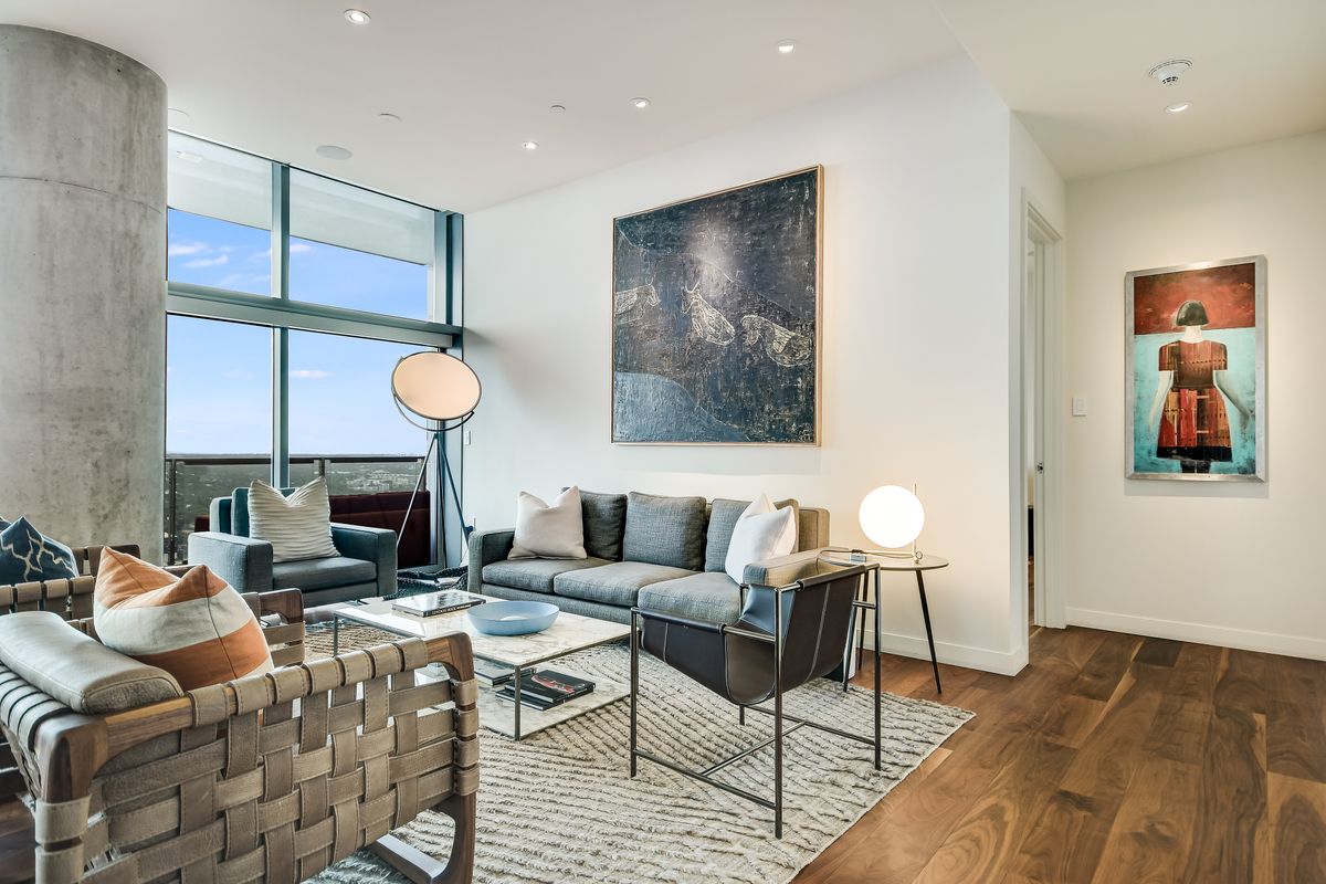 210 Lavaca St 3302