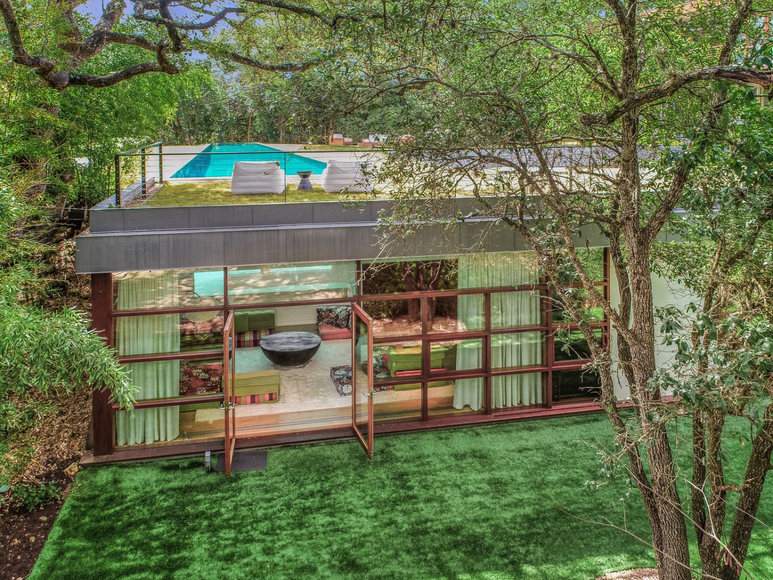 900 Live Oak Circle