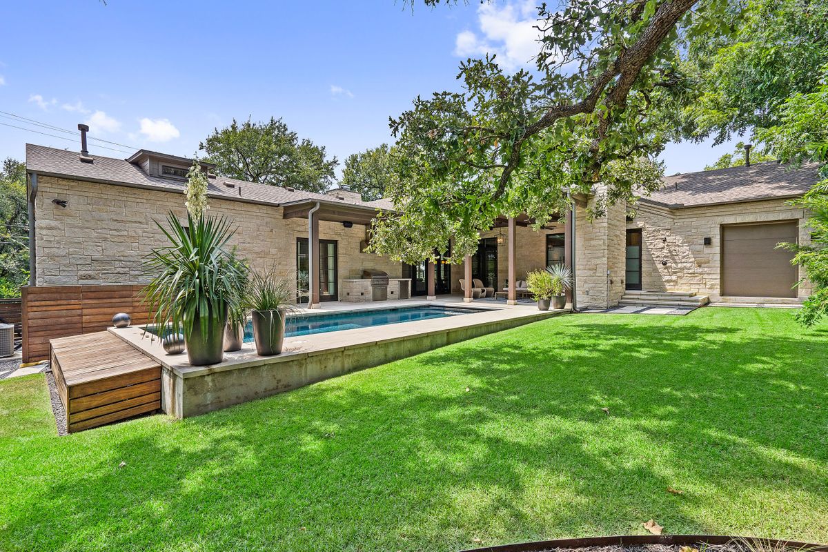 1901 Vista Lane