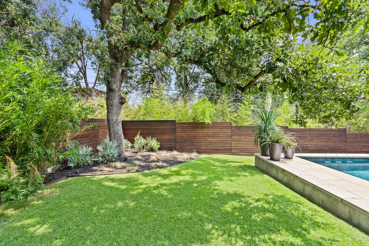 1901 Vista Lane
