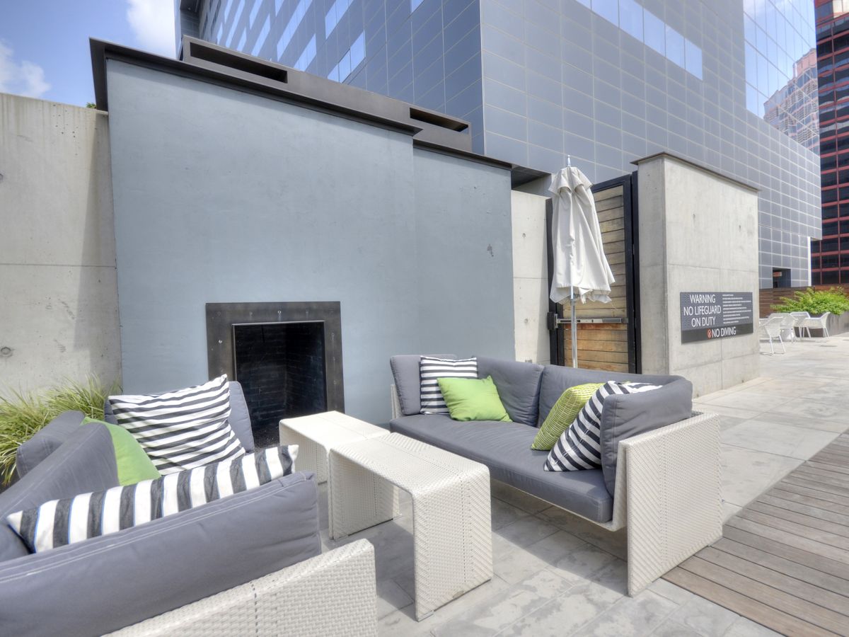 210 Lavaca St 3302
