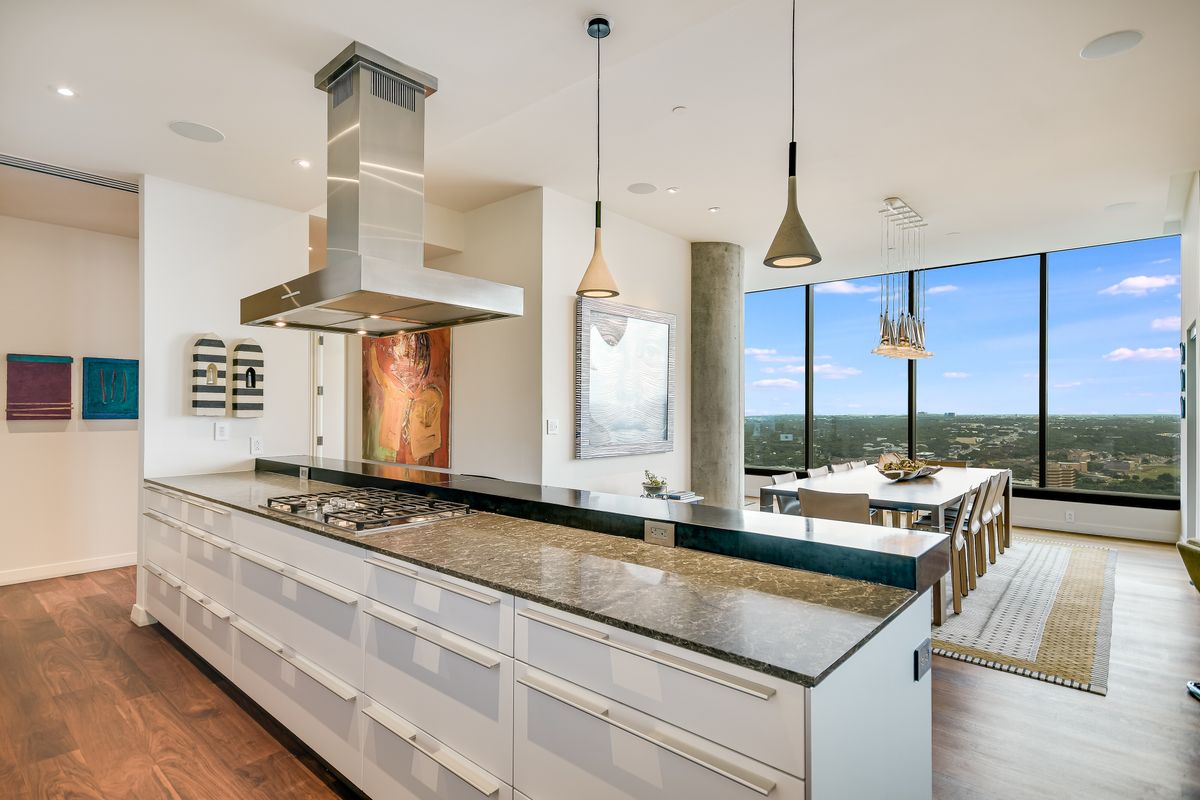 210 Lavaca St 3302