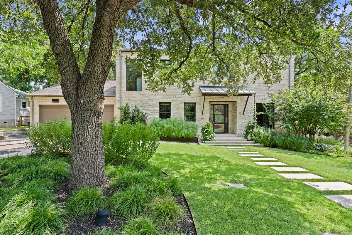 1901 Vista Lane