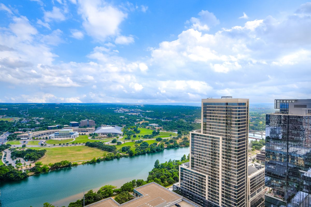 210 Lavaca St 3302