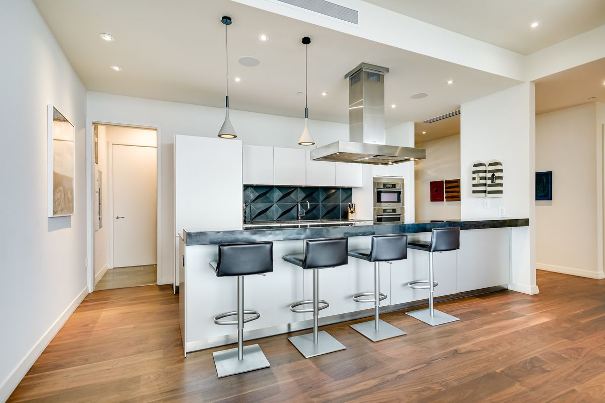 210 Lavaca St 3302