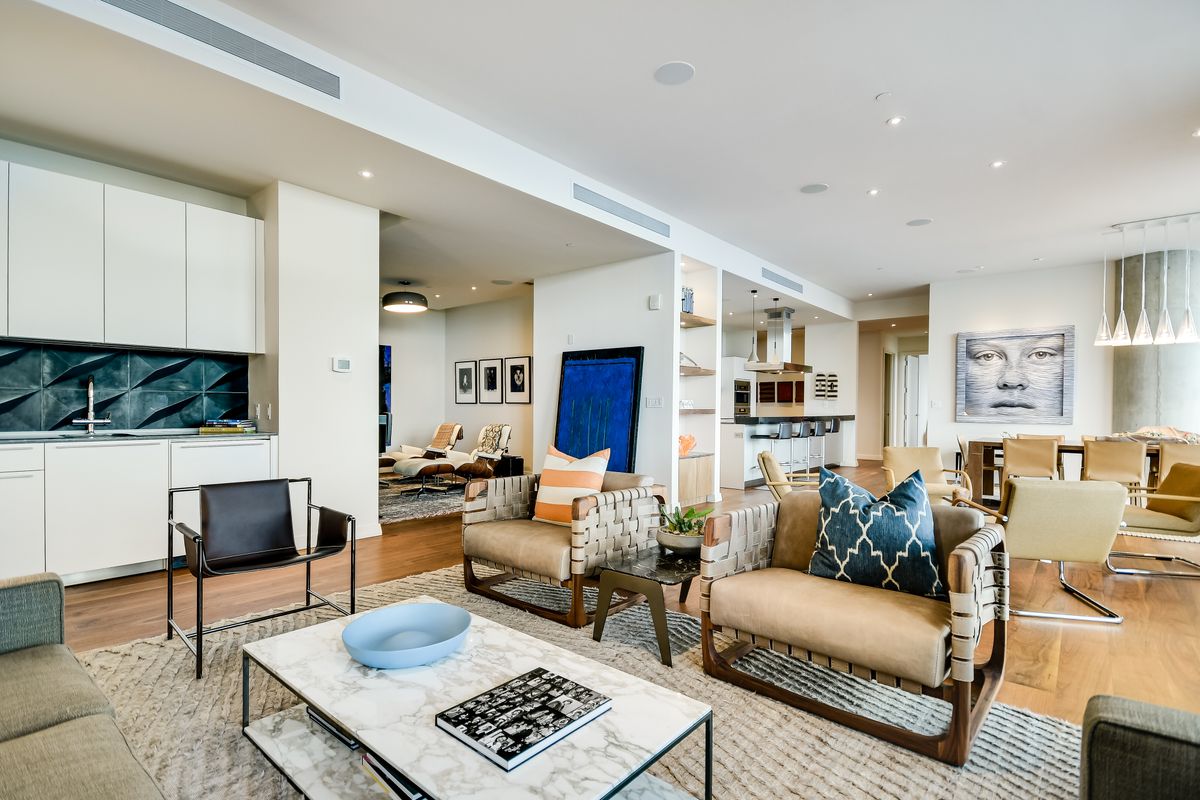 210 Lavaca St 3302